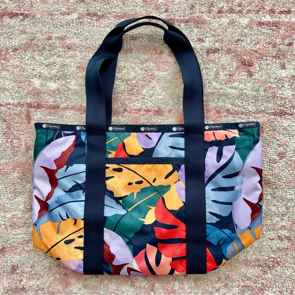 NWT!! LeSportSac Everyday Zip Tote in Vibrant Leaves - Picture 3 of 8